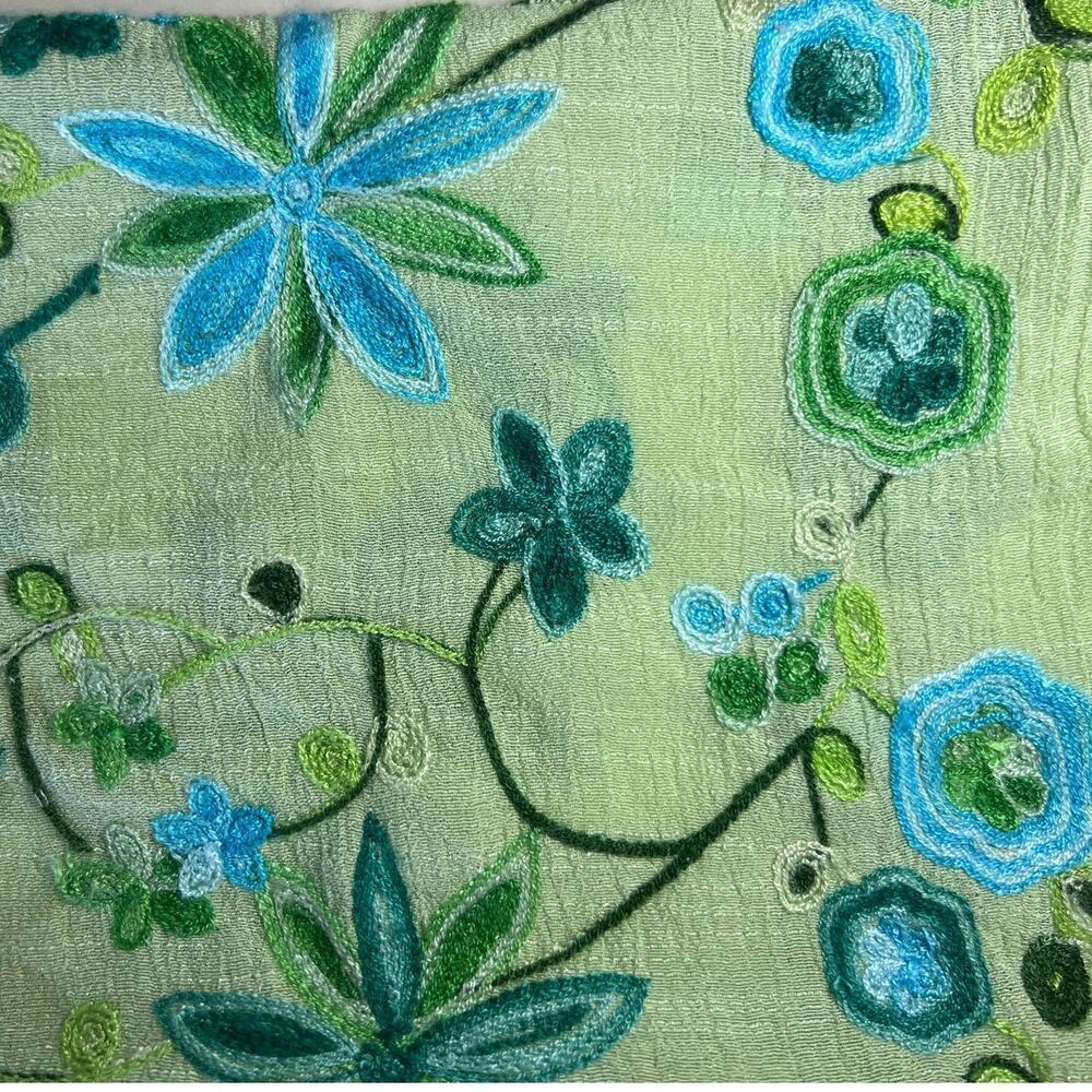 Figueroa & Flower Embroidered Blouse V-Neck, Bell Sleeve Green/Blue size Medium - Picture 9 of 14